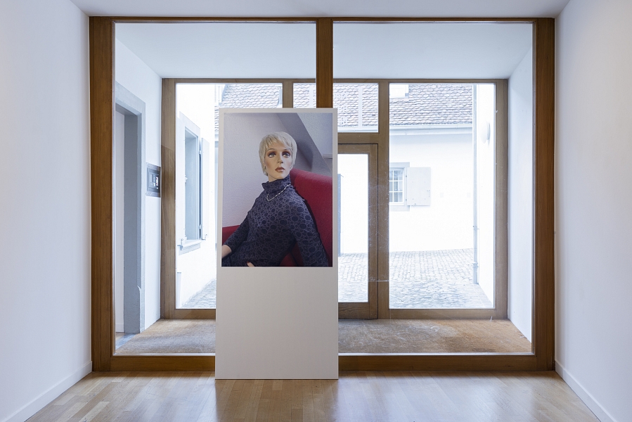 Ausstellungsansicht, Lucia Elena Průša, Ständig Selbst, 2023, Time, please, Kunst Raum Riehen, 2023. Photo: Gina Folly