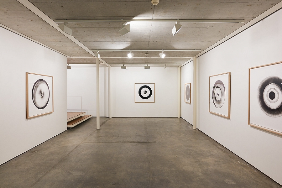 Ausstellungsansicht, Philippe Queloz, Ronde de nuit, 2015-19, Pickpocket, Kunst Raum Riehen, 2019. Photo: Moritz Schermbach